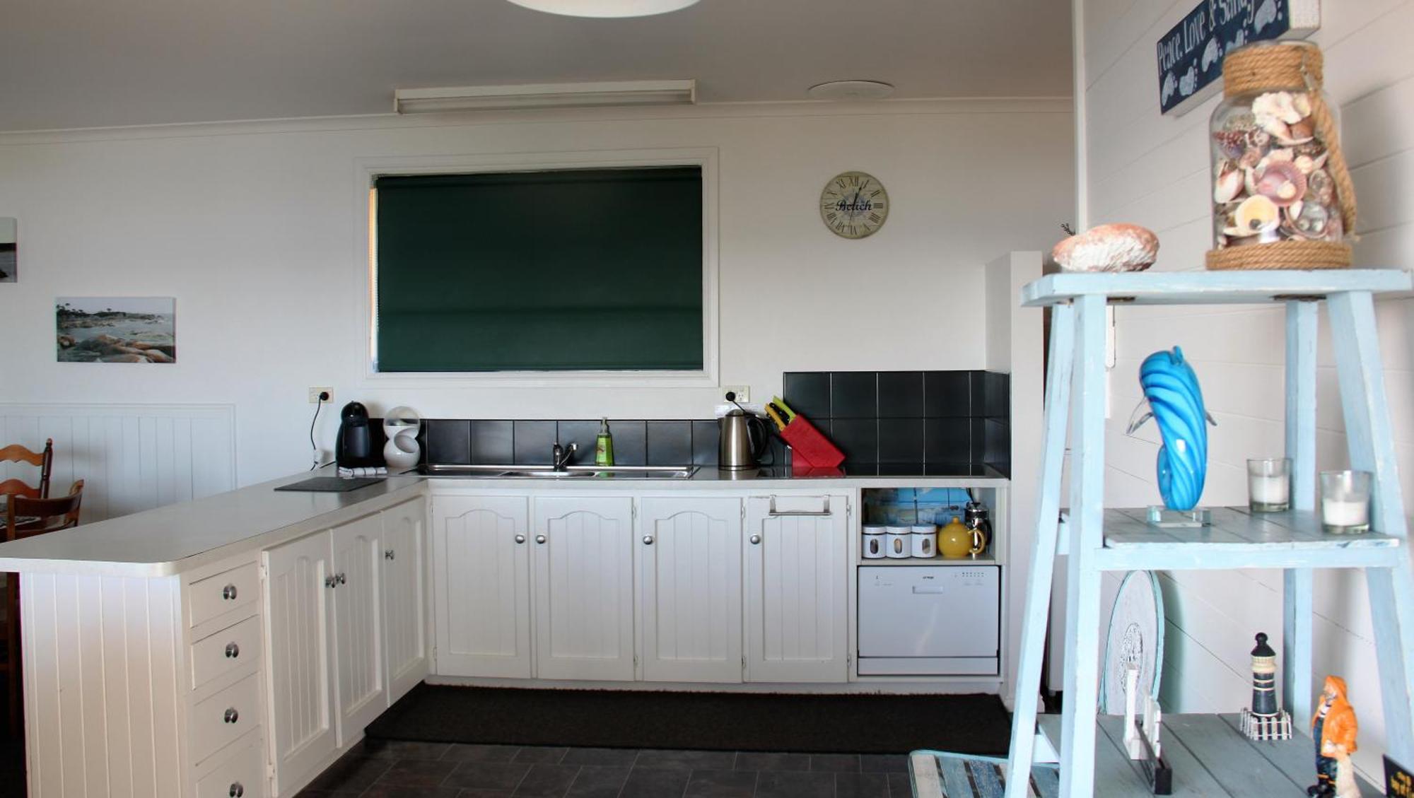 Kingfisher Cottage Beachfront At The Binalong Bay Exteriör bild