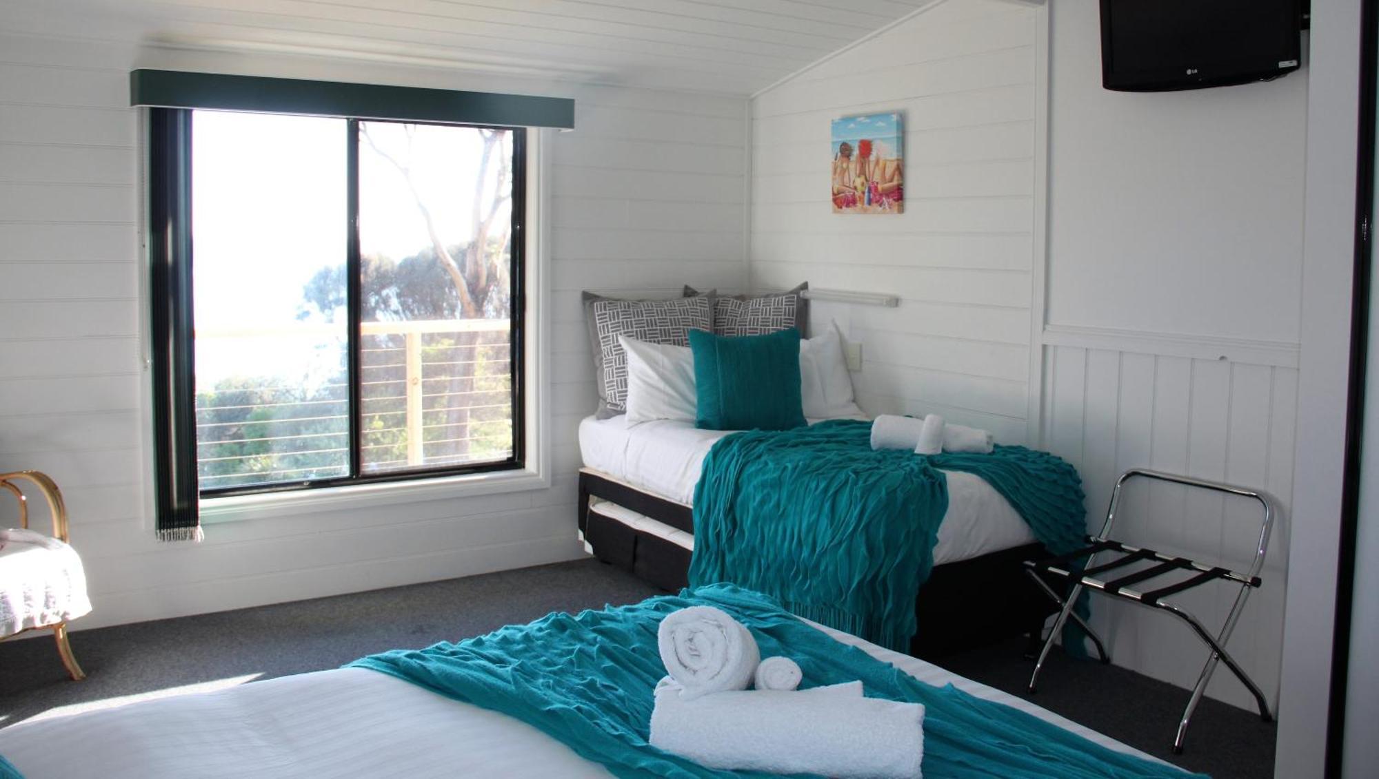 Kingfisher Cottage Beachfront At The Binalong Bay Exteriör bild