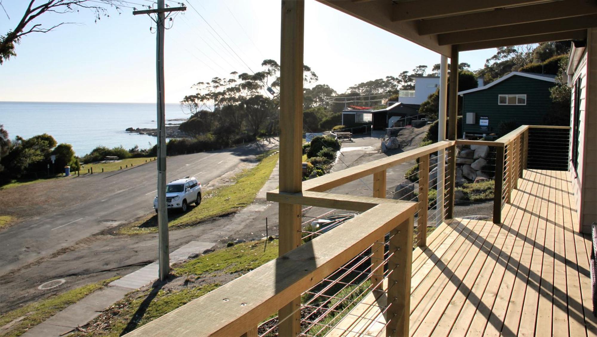 Kingfisher Cottage Beachfront At The Binalong Bay Exteriör bild