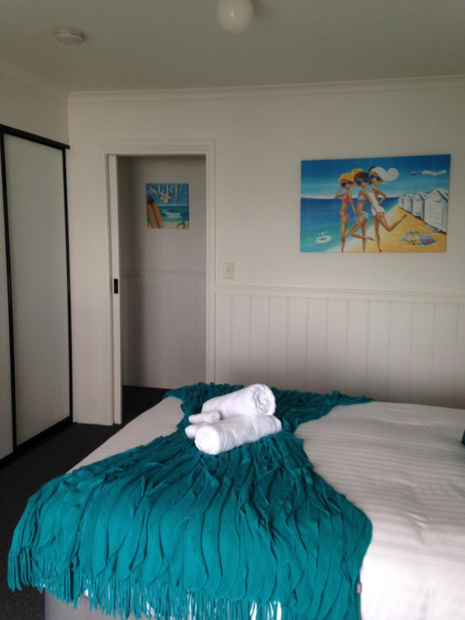 Kingfisher Cottage Beachfront At The Binalong Bay Exteriör bild
